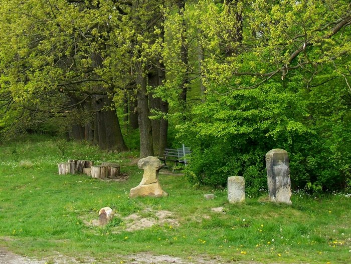 Abbildung 28: Sühnekreuz, Meilenstein und Grenzstein. © Reinhard Duckstein.
