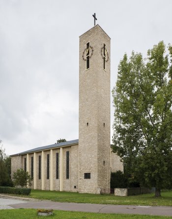 Abbildung 1: Außenansicht der Kirche Christkönig in Leuna. © Landesamt für Denkmalpflege und Archäologie Sachsen-Anhalt.