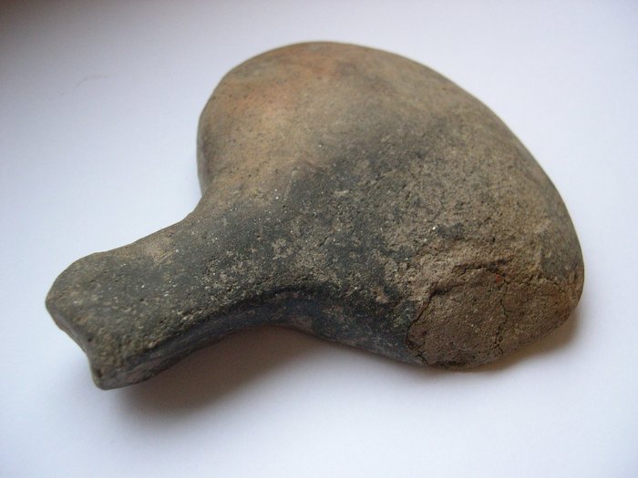 Abbildung 6: Die Rückansicht des Löffels mit der abgenutzten Stelle. © Landesamt für Denkmalpflege und Archäologie Sachsen-Anhalt, Volker Demuth.