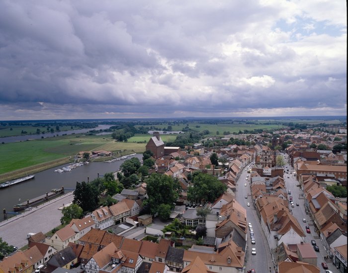 Abbildung 2: Blick von der St. Stephans-Kirche in Richtung Kirchstraße und Lange Straße. © Landesamt für Denkmalpflege und Archäologie Sachsen-Anhalt, Gunar Preuß. 