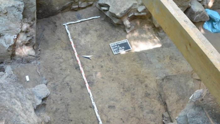 Abbildung 17: Untersuchung der Grabkammer 2017. © Landesamt für Denkmalpflege und Archäologie Sachsen-Anhalt, Barbara Fritsch. 