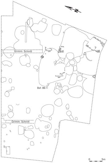 Abbildung 2: Befundplan der Ausgrabung des Landesamtes für Denkmalpflege und Archäologie 1996 in Wallhausen. Gebäudespuren und Fundstelle des Kiewer Eies. © Landesamt für Denkmalpflege und Archäologie Sachsen-Anhalt, Vorlage H. Kanter, Bearbeitung M. Spring.