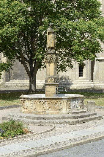 Abbildung 1: Der Ekkehard-Brunnen in Naumburg. © Landesamt für Denkmalpflege und Archäologie Sachsen-Anhalt, Gunar Preuß.