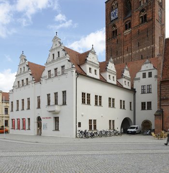 Abbildung 1: Außenansicht des Stendaler Rathauses. © Landesamt für Denkmalpflege und Archäologie Sachsen-Anhalt, Gunar Preuß.